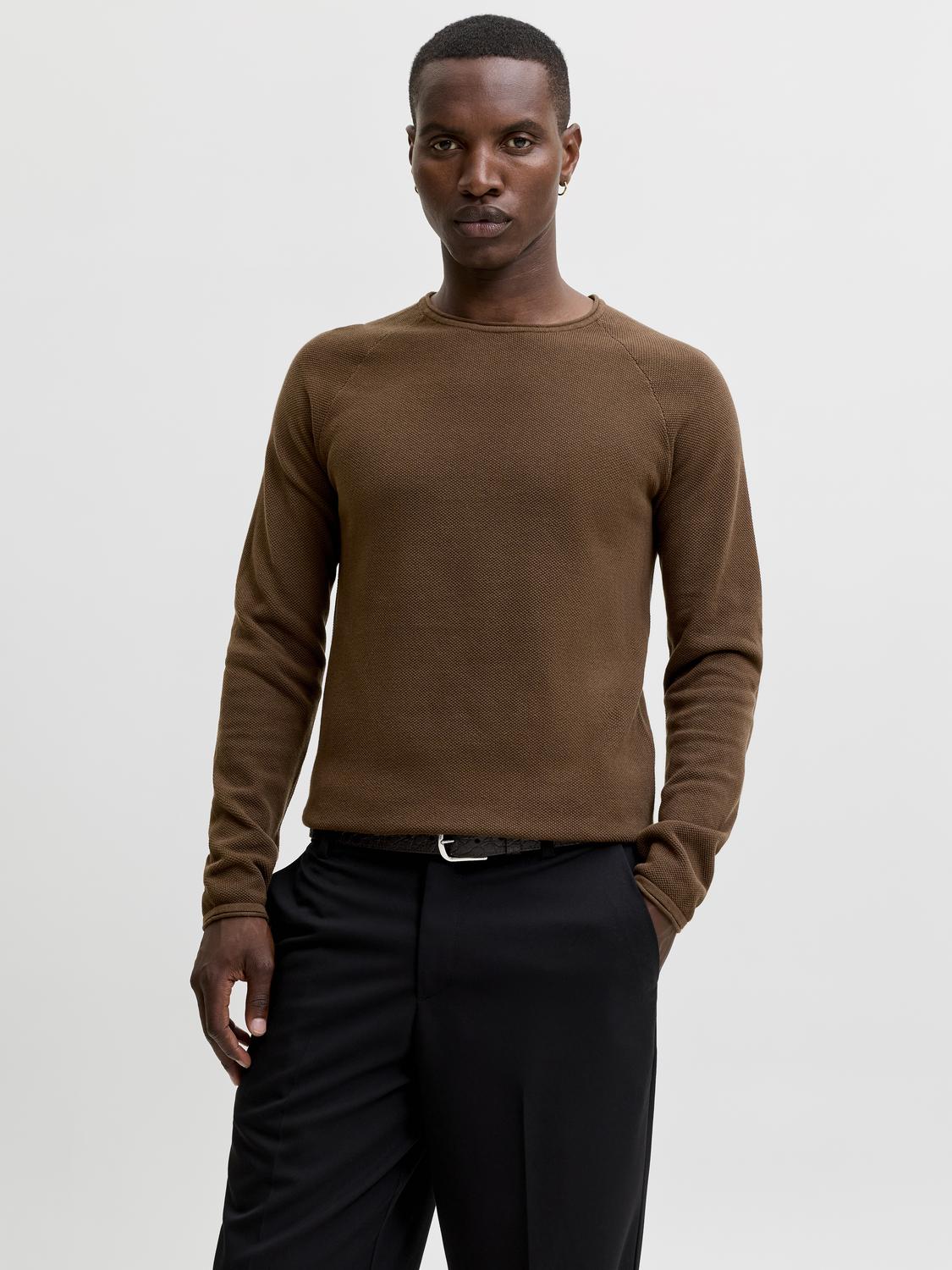 model_shot-front